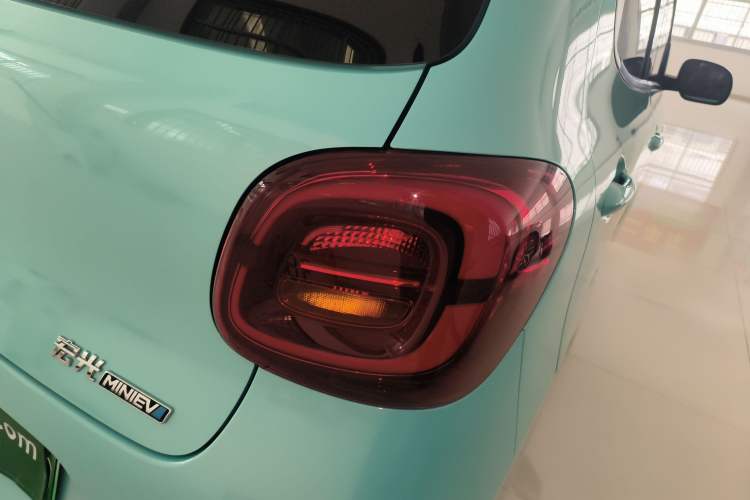 Used Wuling Hongguang MINIEV 2024 3rd Generation 215km Advanced Version Right Rear Taillight