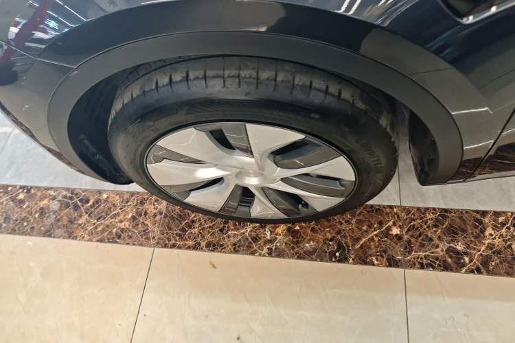 Used Tesla Model Y 2024 Rear-Wheel-Drive Version Left Front Wheel Hub