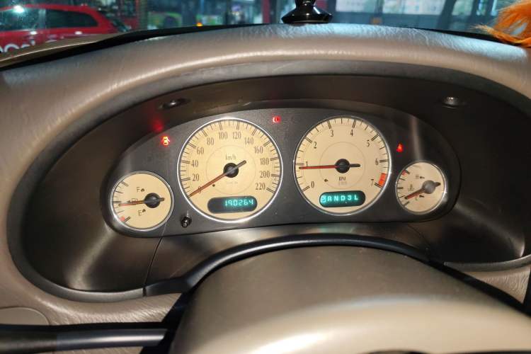 Used Chrysler Grand Voyager 2007 3.3L Business Edition Odometer Close Up