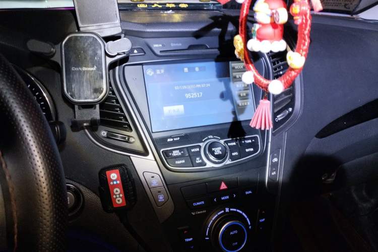 Used Hyundai Grand SantaFe 2013 3.0L 7-Seater Four-Wheel-Drive Comfort Edition
