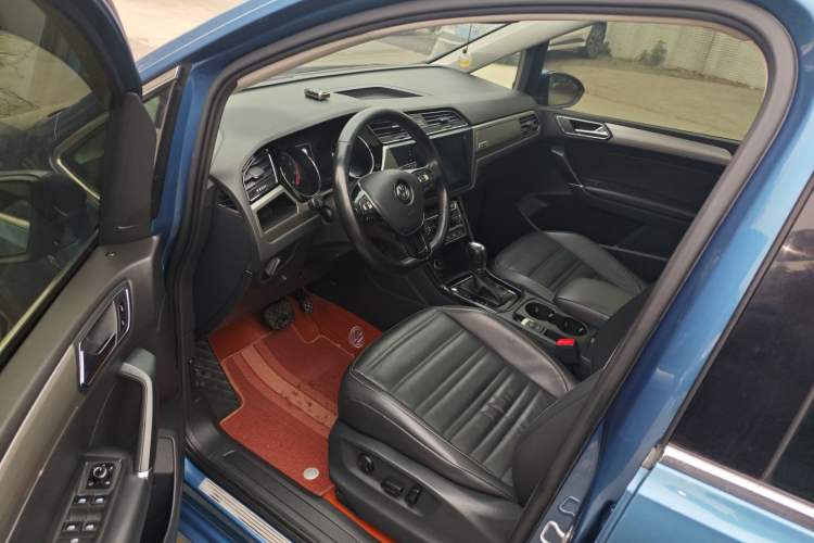 Used Volkswagen Touran 2016 Volkswagen Touran L 280TSI DSG Luxury Edition