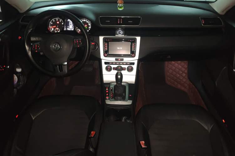 Used Volkswagen Magotan 2016 1.8TSI Luxury Comfort Model Center Console