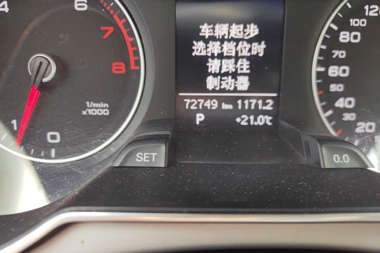 Used Audi A4L 2016 30 TFSI Collector's Edition Automatic Comfort Model Odometer Close Up