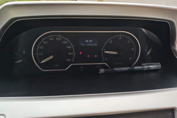 Used SAIC MAXUS Xintu V80 2017 2.5T 6-Speed Manual Aoyuntong National V Short Wheelbase Mid-Height 5/6/10-Seater
