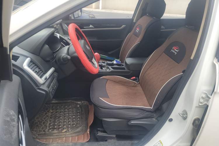 Used Dongfeng Aeolus AX7 2015 2.0L Automatic Zhiyi Trim
