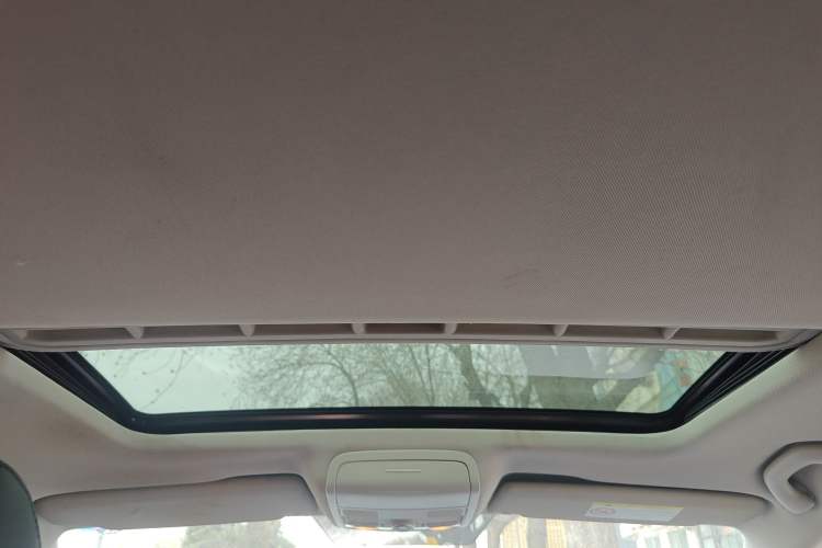 Used Volkswagen Sagitar 2014 Revised Version 1.4TSI Automatic Luxury Edition Headliner