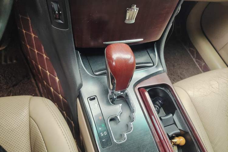 Used Toyota Crown 2010 2.5L Royal Leather Sunroof Edition
