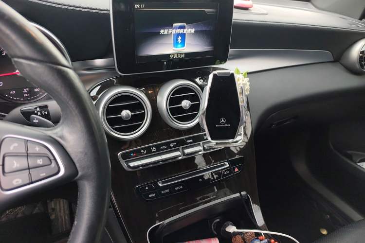 Used Mercedes-Benz GLC 2018 Facelift GLC 260 4MATIC Luxury Edition
