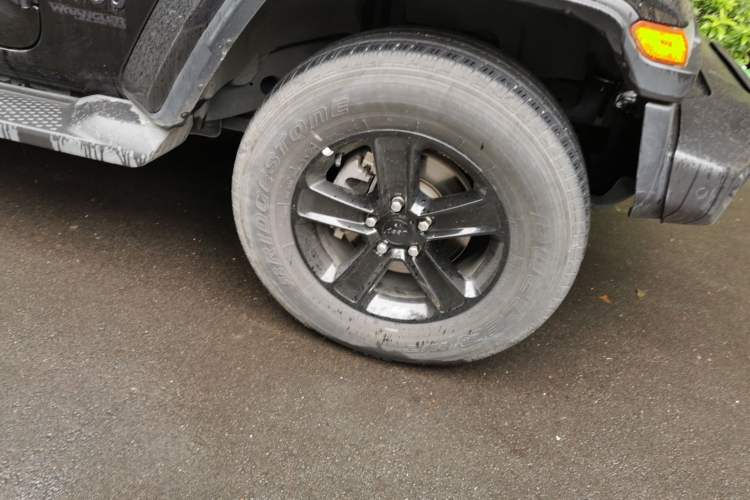 Used Jeep Wrangler 2021 2.0T Sahara Four-Door Edition Right Front Wheel Hub