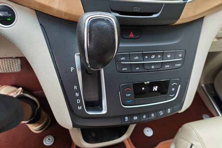 Used Buick GL8 2018 ES 28T Comfort Model China VI Standard Gear Lever