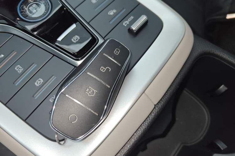 Used BYD Song Pro New Energy 2024 HONOR Edition DM-i 71KM Navigation Model Vehicle Key