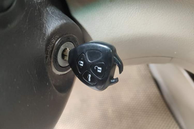 Used Toyota Highlander 2011 2.7L Two-Wheel Drive 7-Seater Luxury Edition
