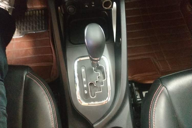 Used CHANGAN CS35 2014 1.6L Automatic Luxury Model China IV Standard Gear Lever