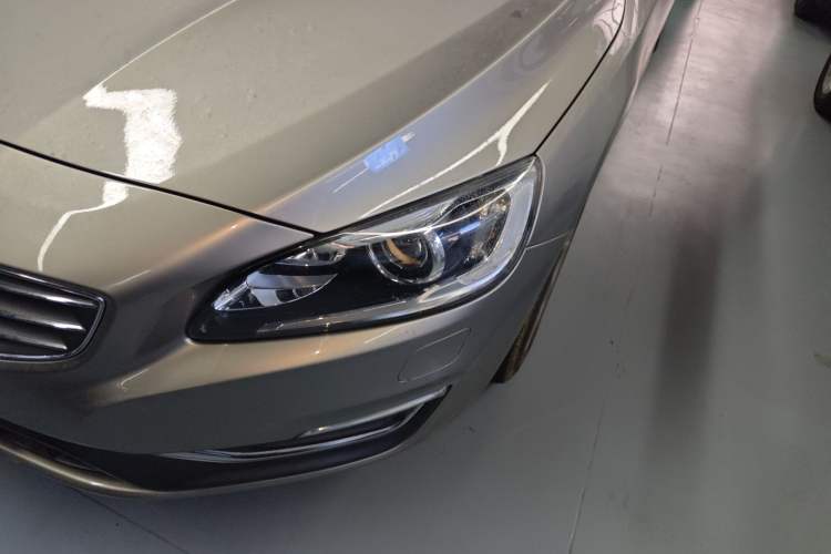 Used Volvo S60 2015 S60L 2.0T Zhiyuan Edition
