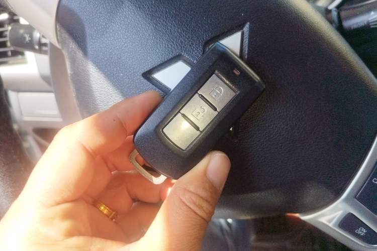 Used Mitsubishi Outlander 2010 Kijang 2.0 Sport Edition Vehicle Key