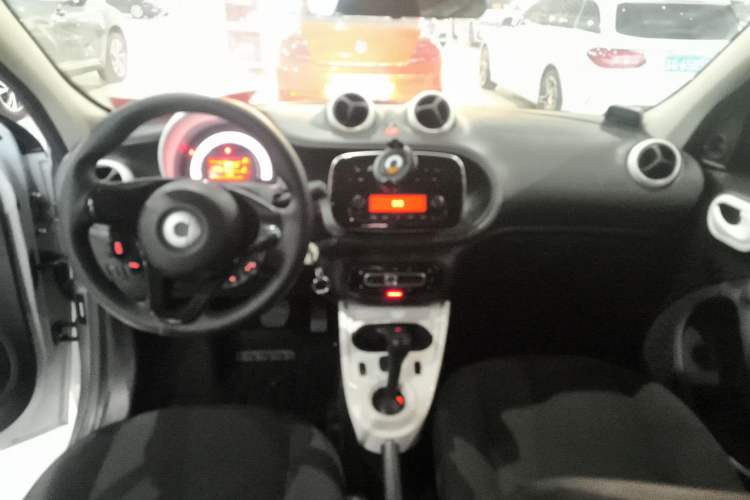 Used smart forfour 2016 1.0L 52 kW Dynamic Edition