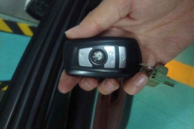 Used BMW 5 Series 2014 525Li Leading Model
