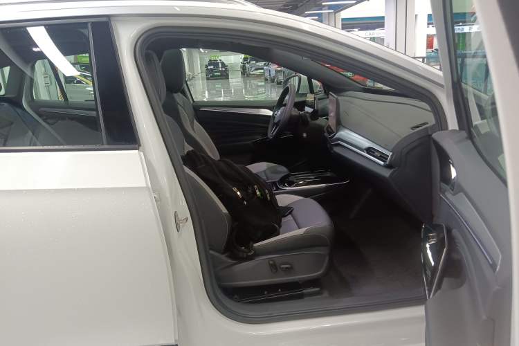 Used Volkswagen ID.4 CROZZ 2026 Model Pure Enjoyment Edition PURE Right Front Seat