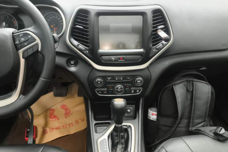 Used Jeep Cherokee 2017 2.0L Superior Edition