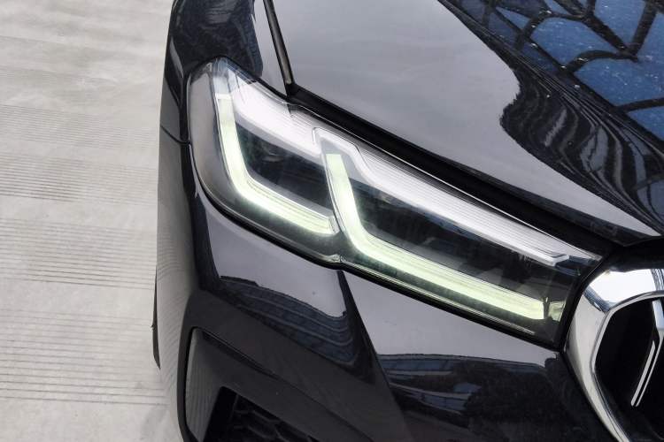 Used BMW 5 Series 2021 530Li Luxury Edition M Sport Package Right Front Headlight