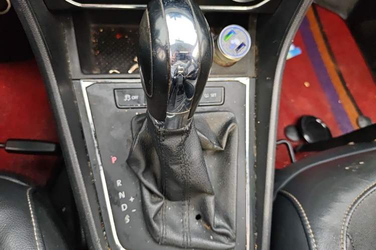 Used Volkswagen Lavida 2015 1.6L Automatic Comfort Edition Gear Lever