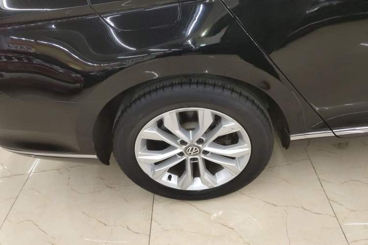 Used Volkswagen Magotan 2018 330TSI DSG Luxury Model Right Rear Wheel Hub