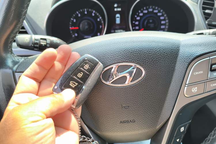 Used Hyundai Santa Fe 2013 Revised Version 2.4L Automatic All-Wheel Drive Luxury Trim
