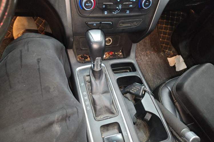 Used Ford Kuga 2017 EcoBoost 180 Two-Wheel-Drive Tiger Leap Model Gear Lever