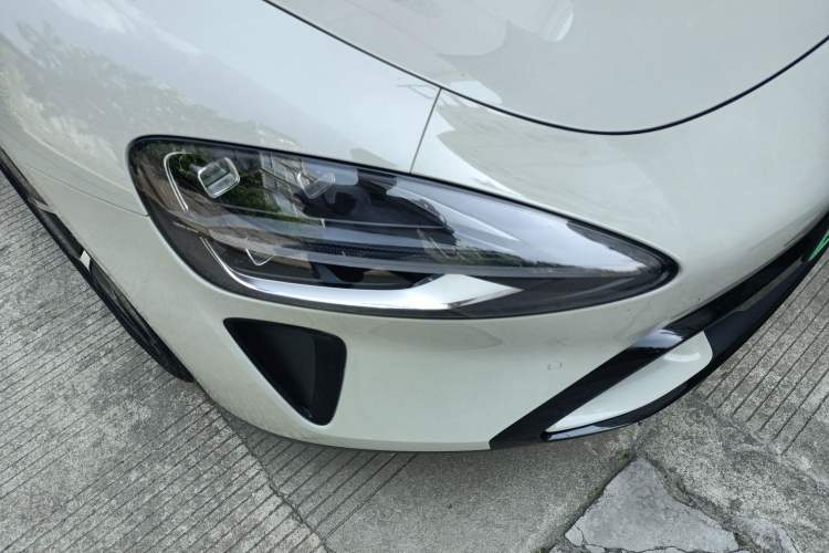 Used Xiaomi Auto SU7 2024 Rear-Drive Long-Range Intelligent Driving Version Right Front Headlight