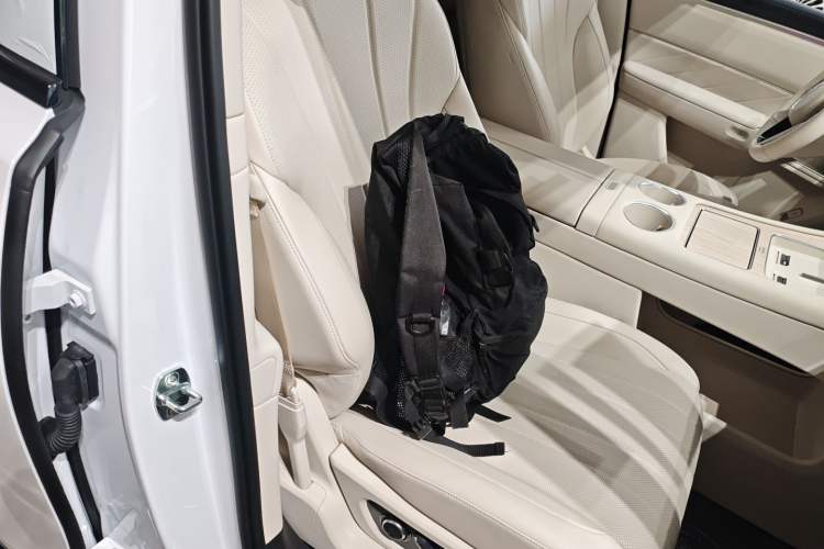 Used Hima AITO M8 2025 Extended-Range Ultra Version 53.4 kWh 5-Seater Edition
