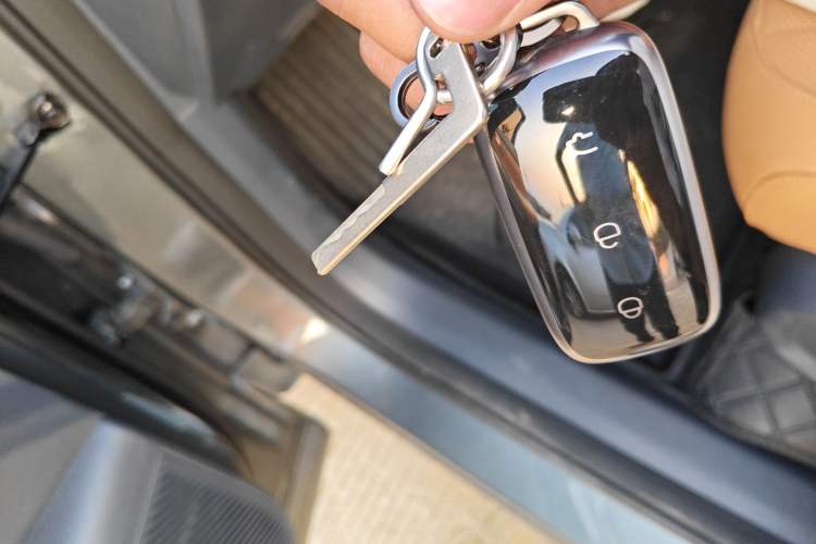 Used Geely Galaxy Xingjian 7 EM-i 2025 120km Exploration+ Version
