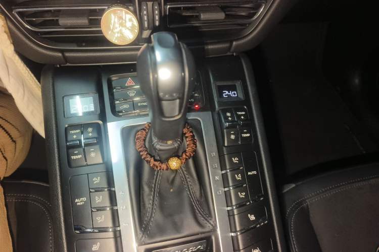 Used Porsche Macan 2018 Macan 2.0T Gear Lever