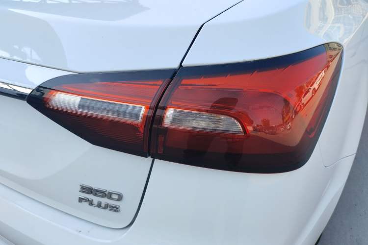 Used Roewe 360 2018 PLUS 1.5L Automatic Luxury Edition Right Rear Taillight