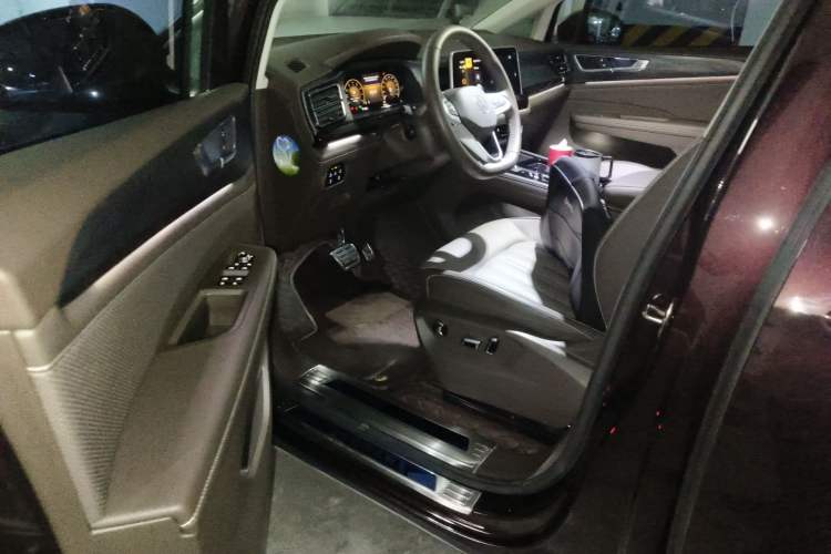 Used Volkswagen Viloran 2022 380TSI Luxury Edition
