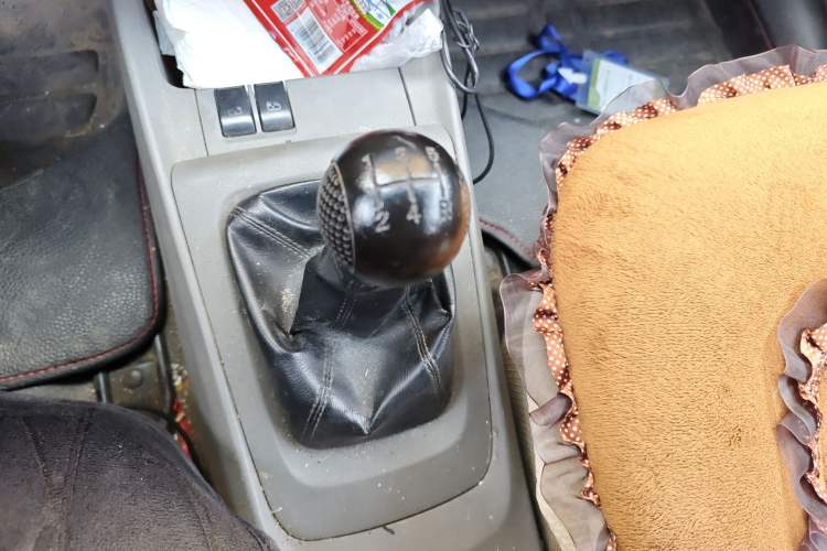 Used Chevrolet Sail 2013 Sedan 1.2L Manual Warm Edition Gear Lever