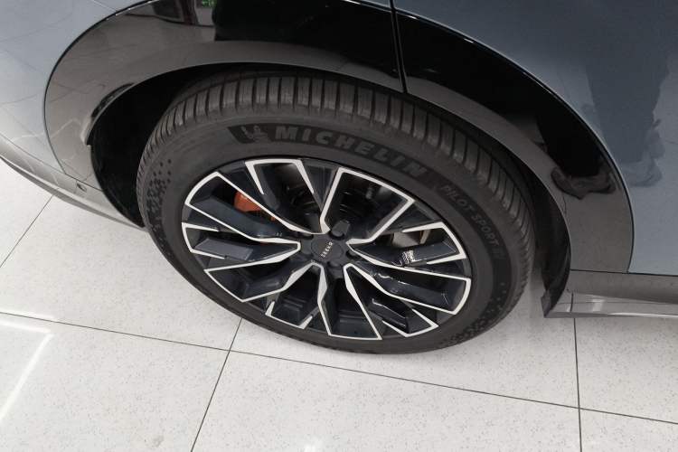 Used Zeekr 7X 2025 100 kWh Long-Range Rear-Wheel Drive with Intelligent Driving Features