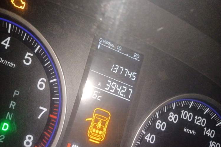 Used Honda CR-V 2007 2.0L Automatic Four-Wheel Drive Classic Edition Odometer Close Up