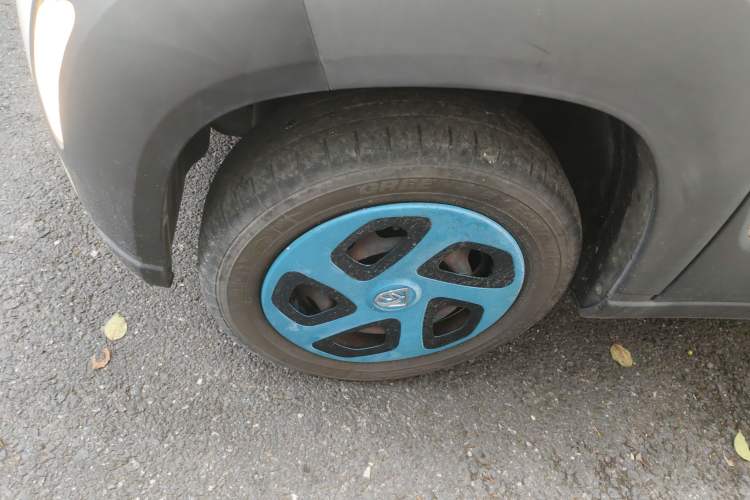 Used Baojun E100 2019 250KM Smart Drive Edition Left Front Wheel Hub