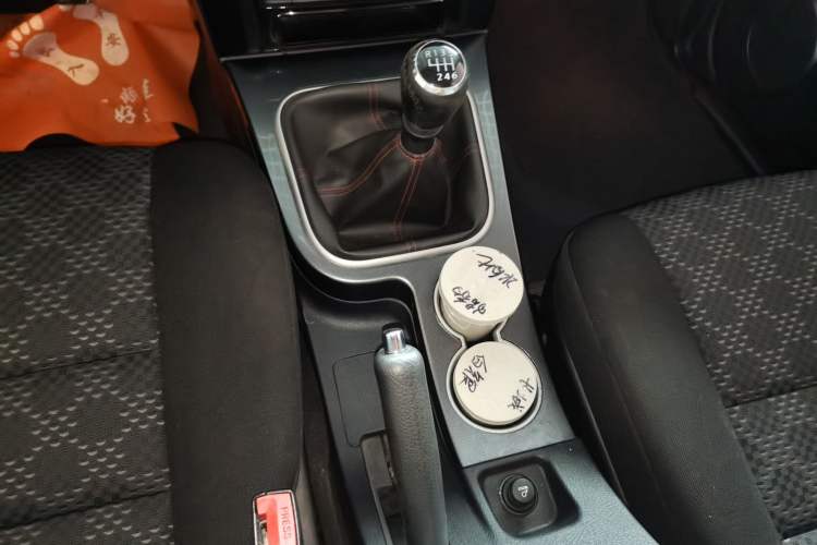 Used Haval H5 Classic 2013 Zhizun Edition 2.0T Manual Two-Wheel Drive Entry-Level Model Gear Lever