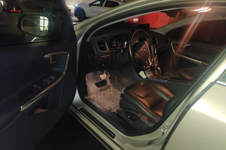 Used Volvo S60 2019 S60L Facelift T5 Intelligent Advanced Edition
