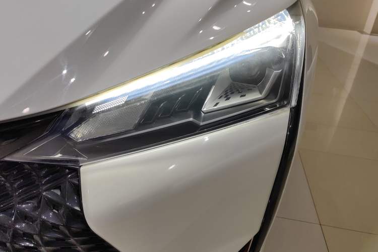 Used Dongfeng Aeolus Yixuan 2022 230T Automatic Adaptive-Beam Knight Edition