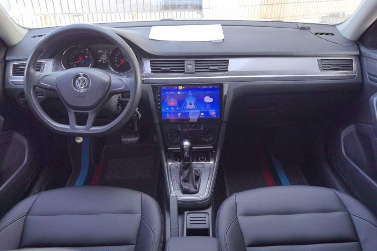 Used Volkswagen Bora 2018 1.5L Automatic Fashion Model Center Console