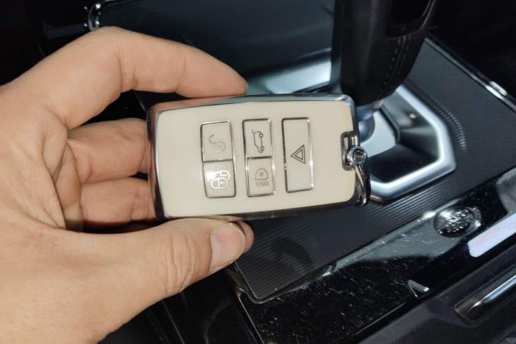 Used Land Rover Range Rover Evoque 2021 Range Rover Velar 249 PS R-Dynamic S Performance Edition
