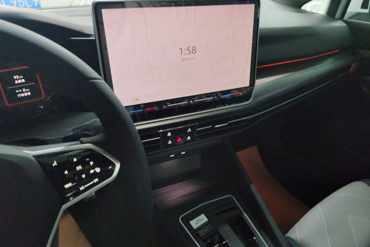 Used Volkswagen Golf 2025 300TSI R-Line
