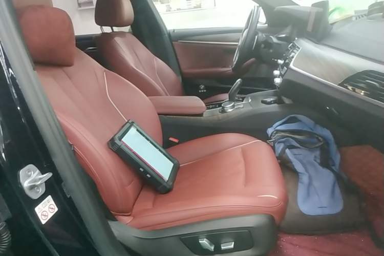 Used BMW 5 Series 2022 Restyled 530Li Leading Edition M Sport Package Right Front Seat