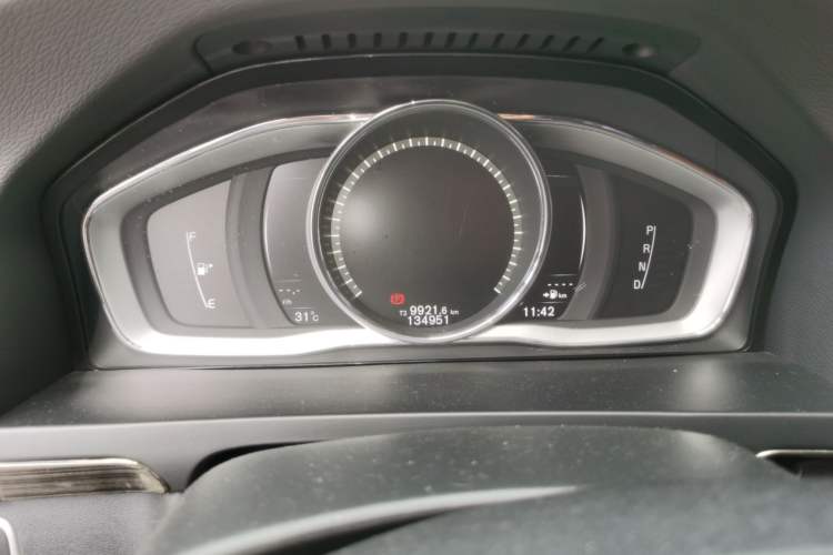 Used Volvo S60 2017 S60L T4 Smart Range Edition Odometer Close Up