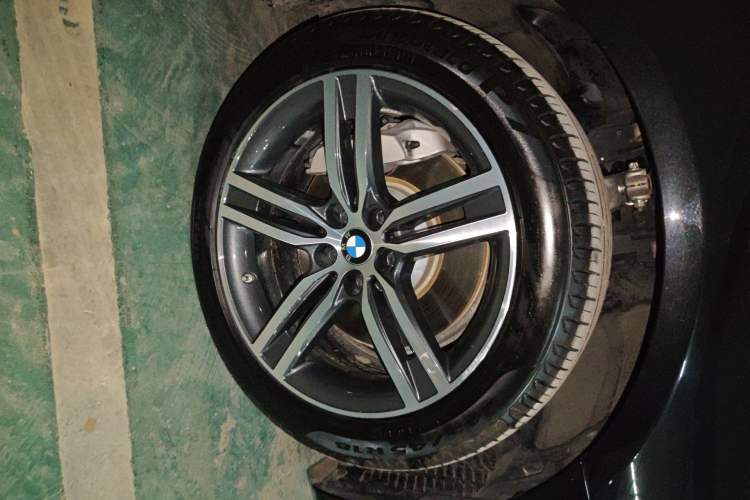Used BMW 5 Series 2021 530Li xDrive Luxury Package Right Front Wheel Hub