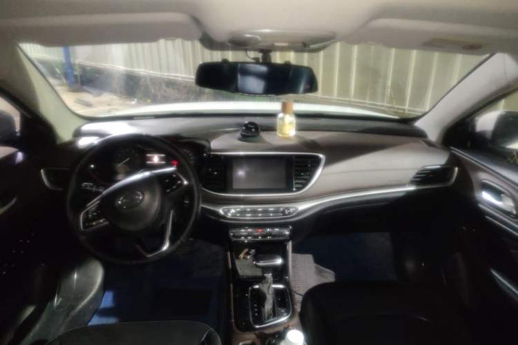 Used GAC Trumpchi GA4 2018 150N Automatic Luxury Edition Center Console