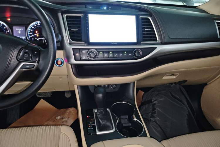 Used Toyota Highlander 2018 2.0T Two-Wheel Drive Elite Edition 7 Seats Emission Standard China V Audio And AC Panel