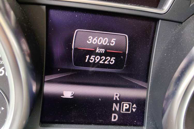 Used Mercedes-Benz M-Class 2012 ML 300 Odometer Close Up